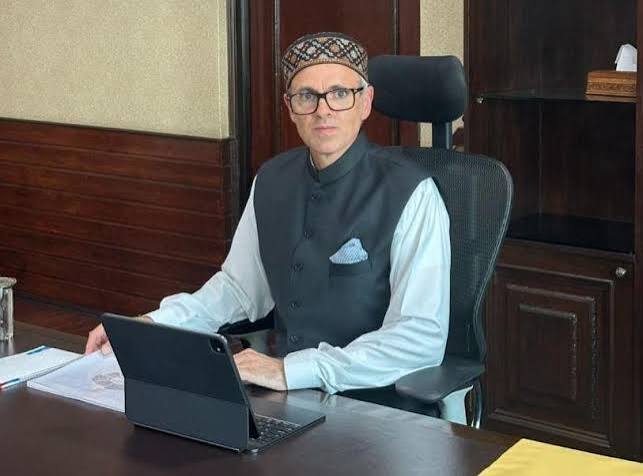 Omar greets people on Urs Sheikh-ul-Alam (RA)
