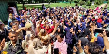 ASHA workers protest, demand pay hike