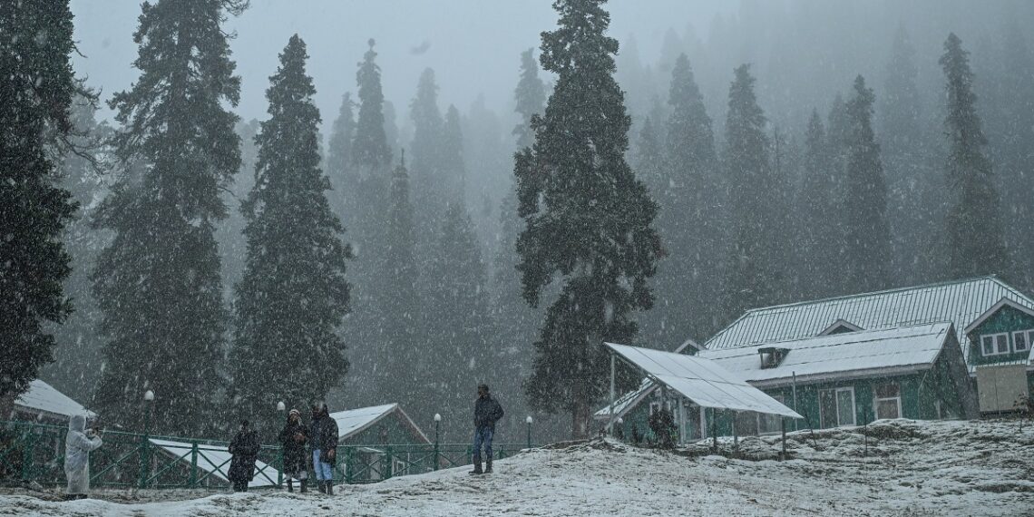 Gulmarg receives fresh snowfall, rain lashes Kashmir parts