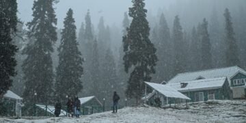 Gulmarg receives fresh snowfall, rain lashes Kashmir parts