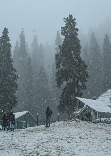 Gulmarg receives fresh snowfall, rain lashes Kashmir parts