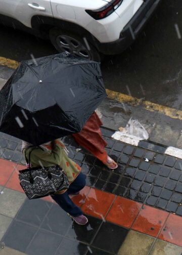 Winter chill grips Kashmir : Upper reaches witness snowfall, rains lash plains