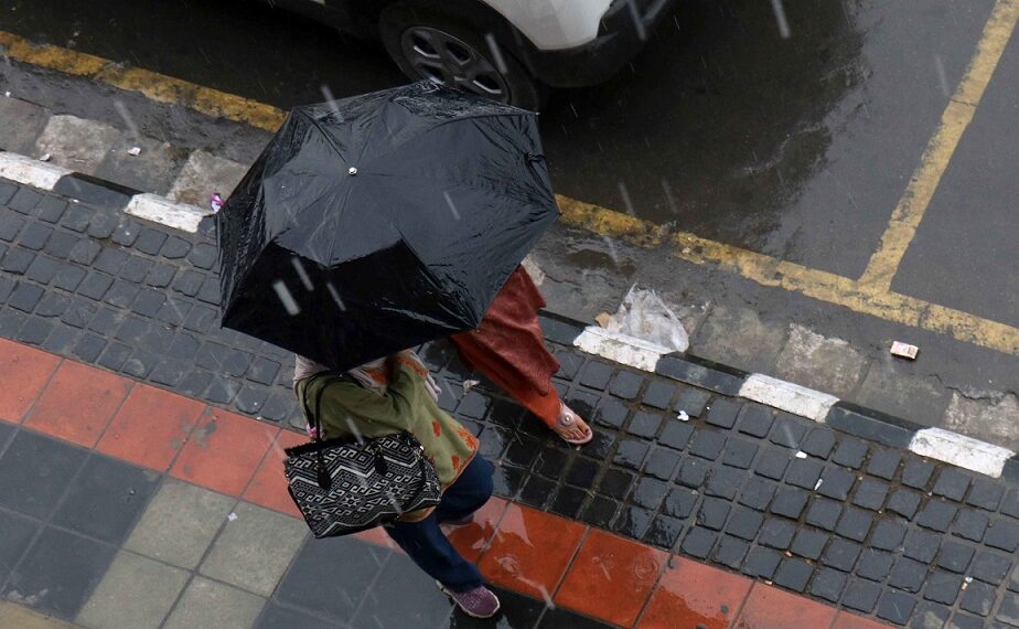 Winter chill grips Kashmir : Upper reaches witness snowfall, rains lash plains