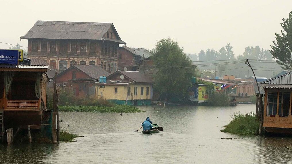 Snowfall in higher reaches, rains in plains, temps down