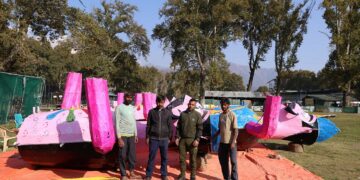 Hands behind Kashmir’s towering Dussehra effigies
