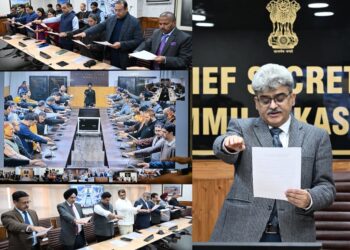 Vigilance Awareness Week : CS administers integrity pledge to officials