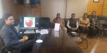 Director Horticulture stresses coordination for Kashmir fruit rail transport